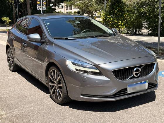 VOLVO V40 2.0 T4 MOMENTUM GASOLINA 4P AUTOMÁTICO